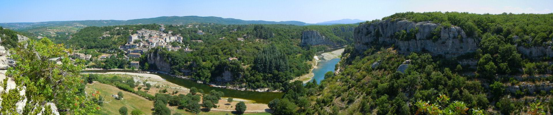 Vue panoramique de Balazuc en Ardèche